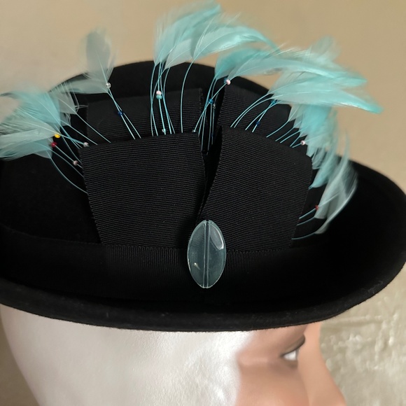 DRAMATIC 1940s\' BLACK FELT \
